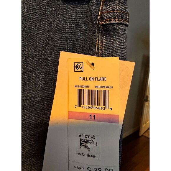 Tinseltown Women's Size 11 Blue Flare Pull-On Jeans Medium Wash - Picture 10 of 15